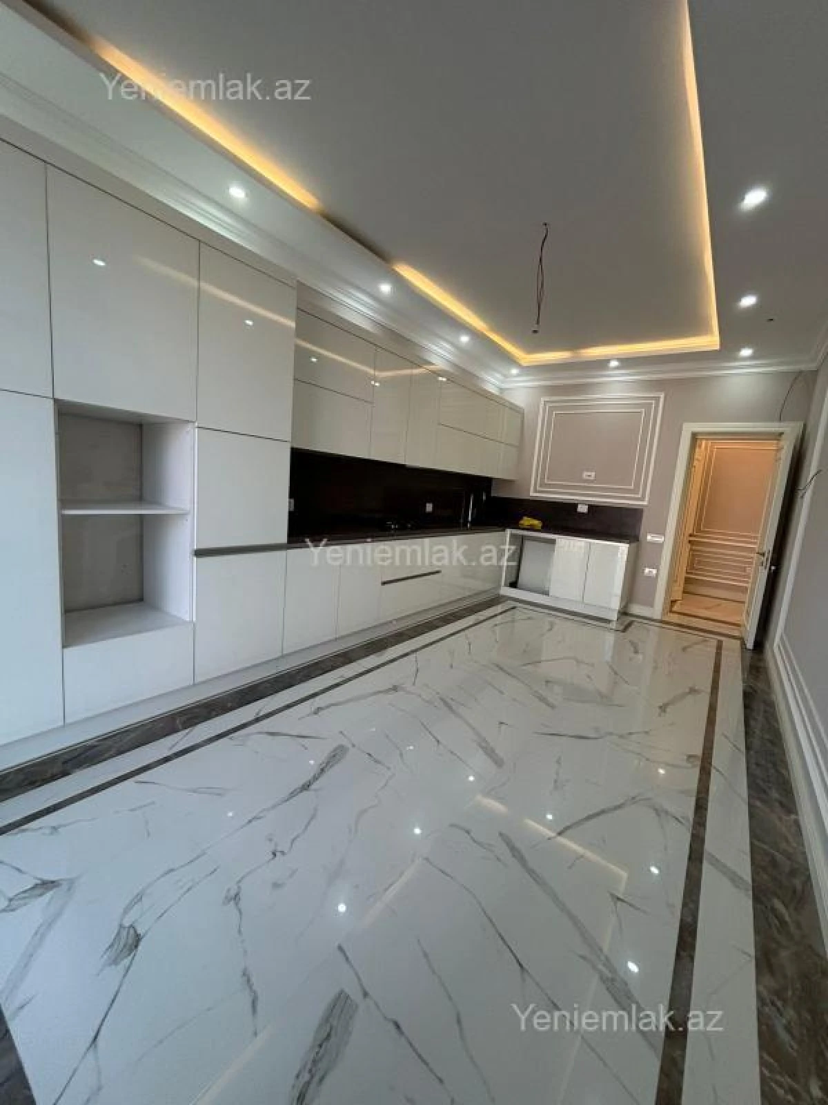 Satılır 4 otaqlı yeni tikili 242 m²