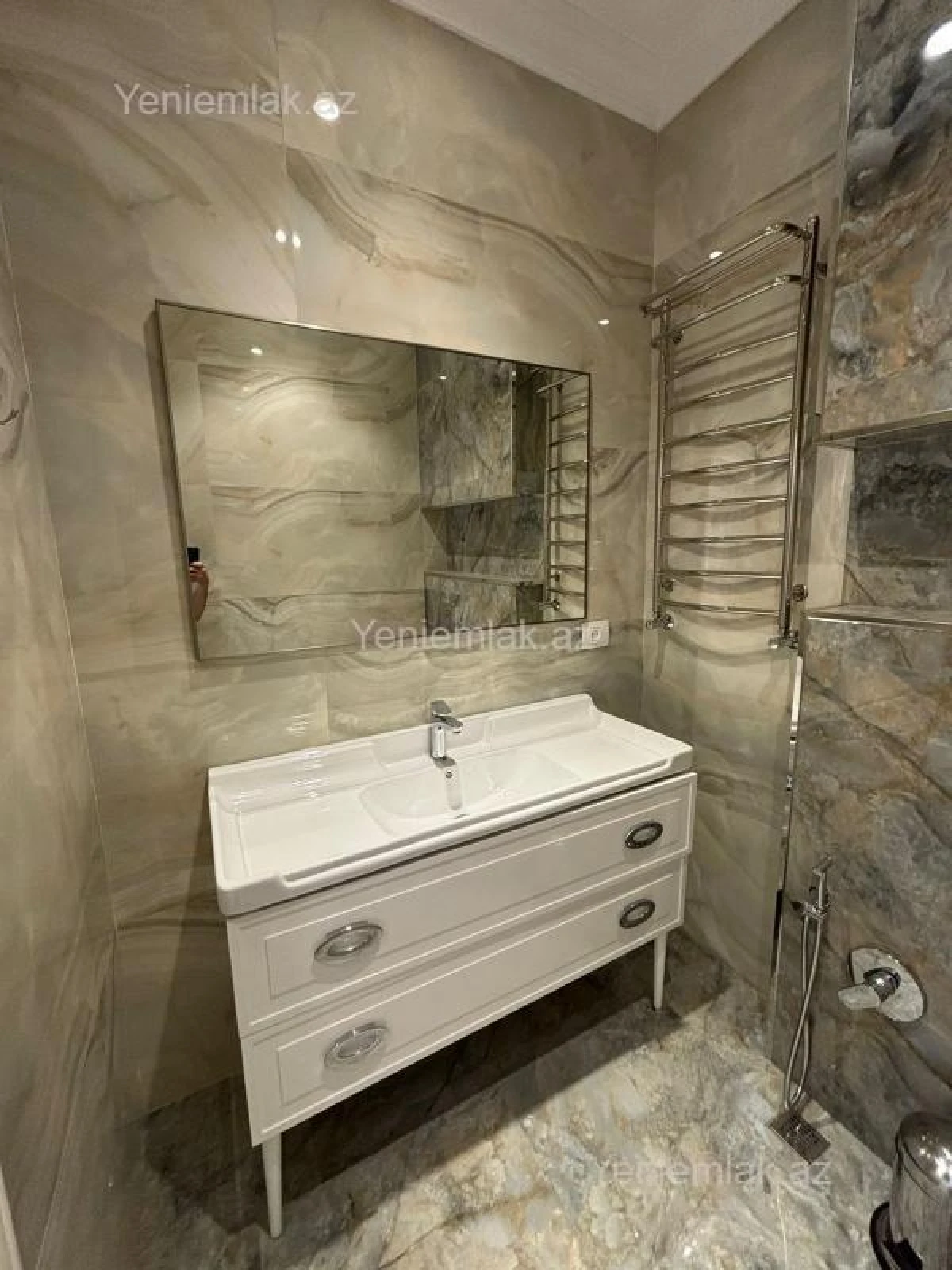 Satılır 4 otaqlı yeni tikili 242 m²