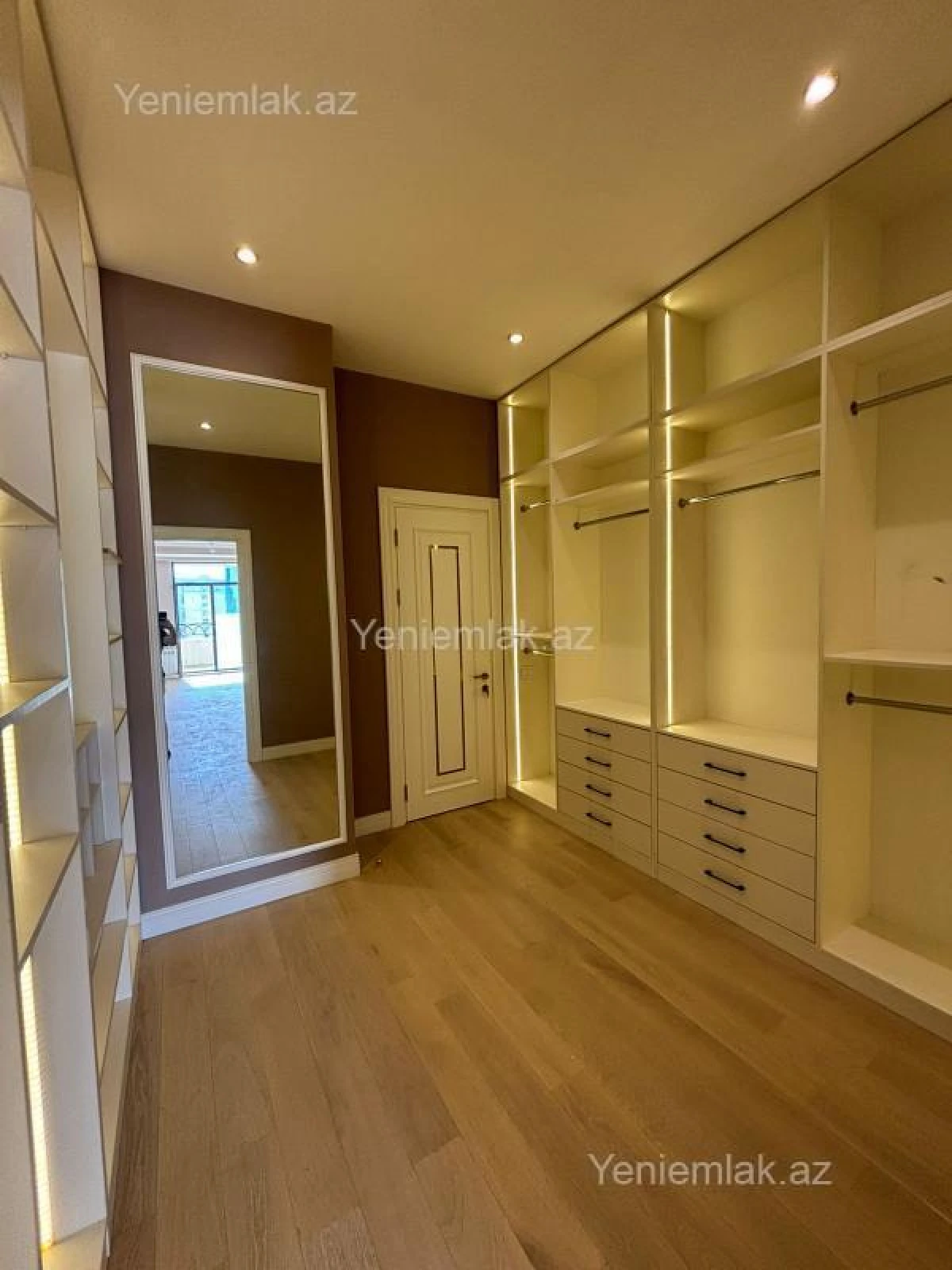 Satılır 4 otaqlı yeni tikili 242 m²