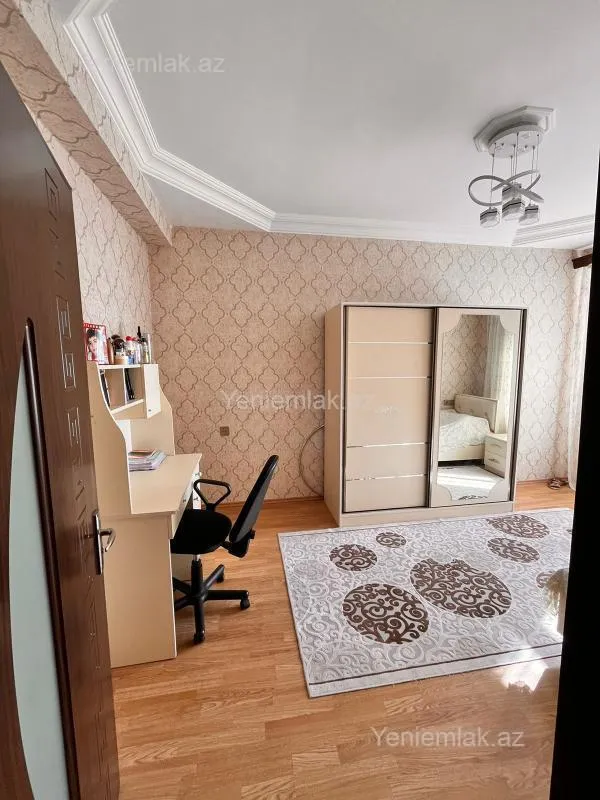 Satılır 4 otaqlı yeni tikili 130 m²
