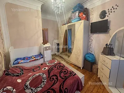 Satılır 3 otaqlı köhnə tikili 80 m²
