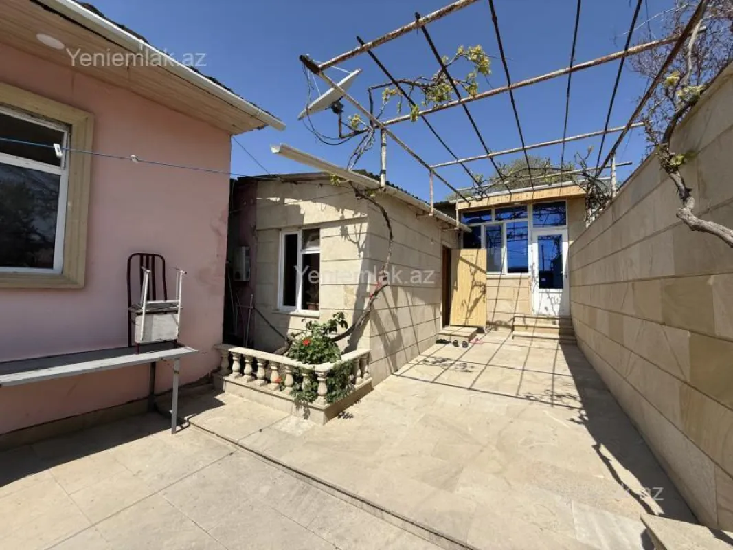Satılır 6 otaqlı həyət evi 200 m²