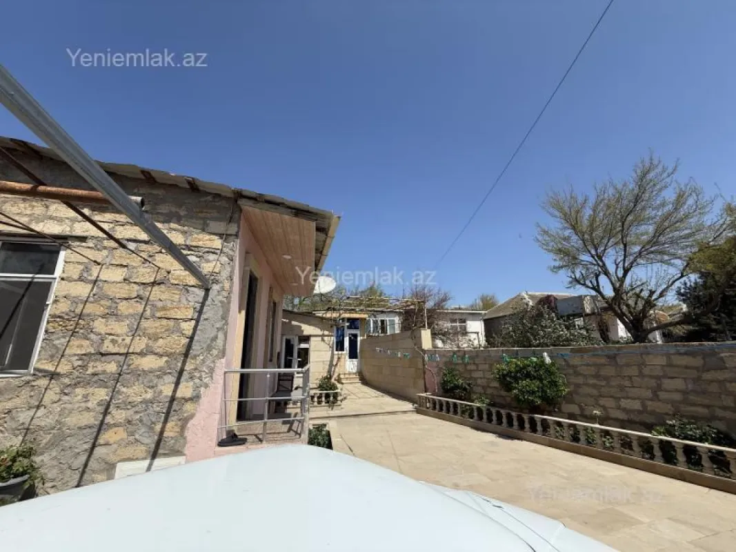 Satılır 6 otaqlı həyət evi 200 m²