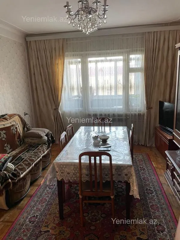Satılır 4 otaqlı köhnə tikili 93 m²