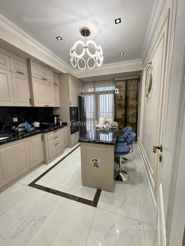 Satılır 3 otaqlı yeni tikili 110 m²