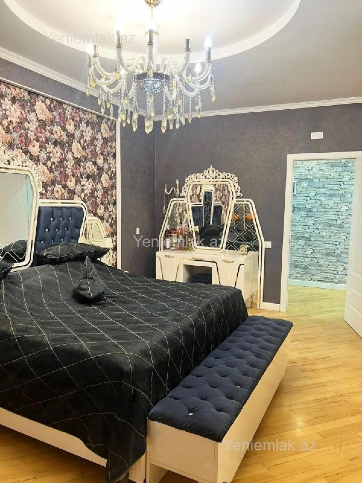 Satılır 3 otaqlı yeni tikili 135 m²