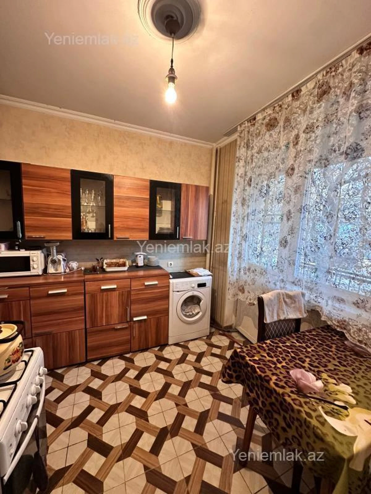 Satılır 3 otaqlı köhnə tikili 85 m²