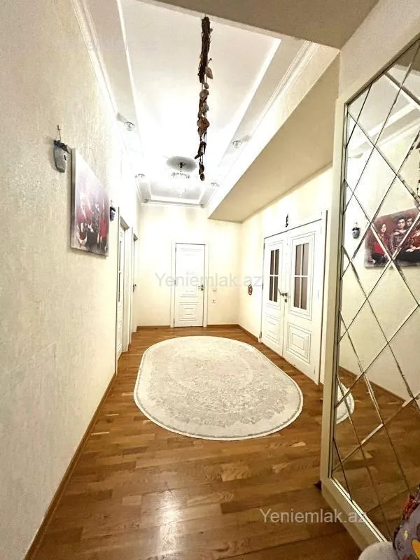 Satılır 4 otaqlı yeni tikili 160 m²