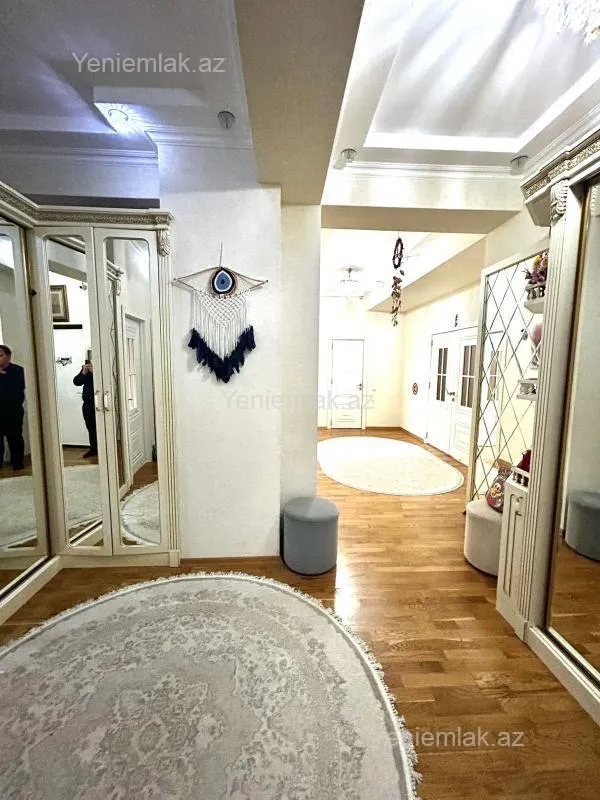 Satılır 4 otaqlı yeni tikili 160 m²