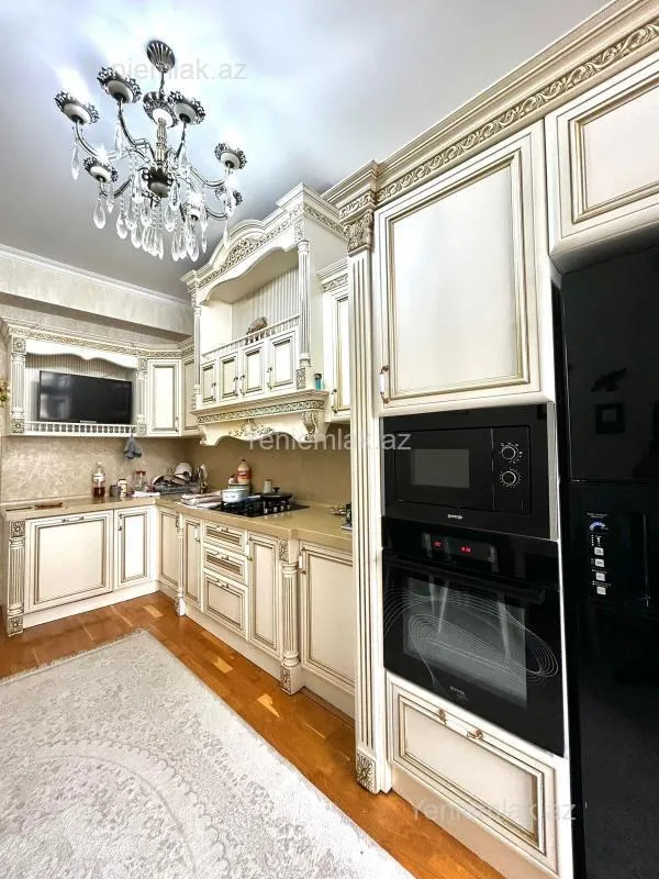 Satılır 4 otaqlı yeni tikili 160 m²