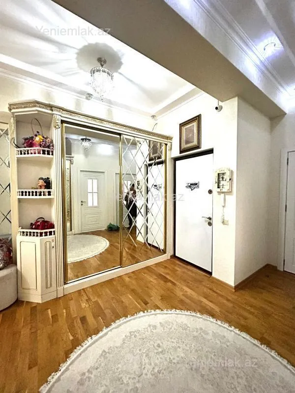 Satılır 4 otaqlı yeni tikili 160 m²