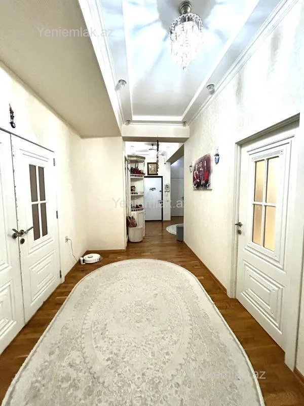 Satılır 4 otaqlı yeni tikili 160 m²