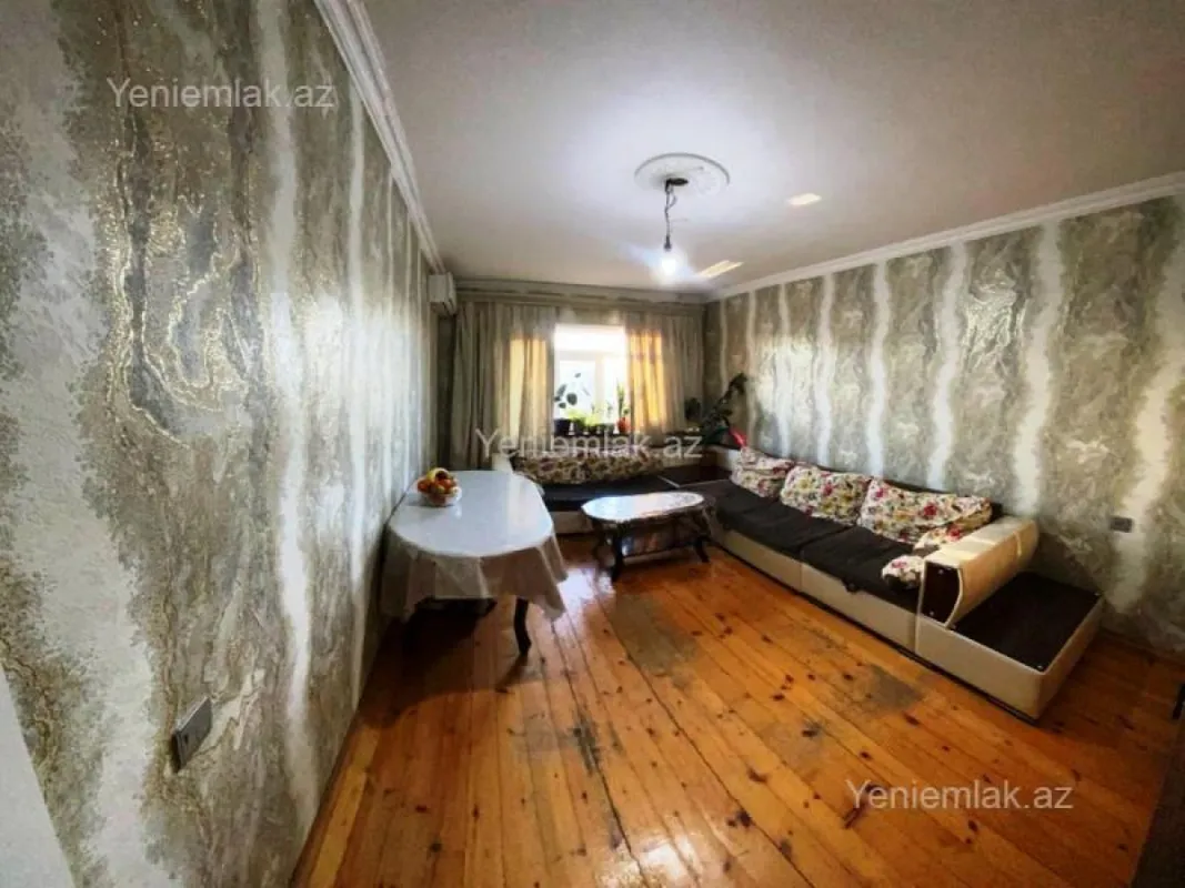 Satılır 2 otaqlı köhnə tikili 60 m²