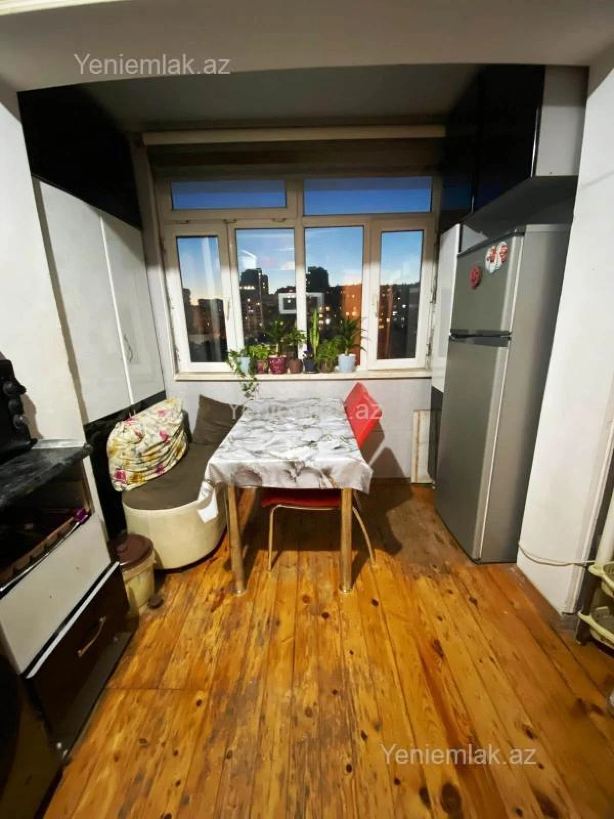 Satılır 2 otaqlı köhnə tikili 60 m²