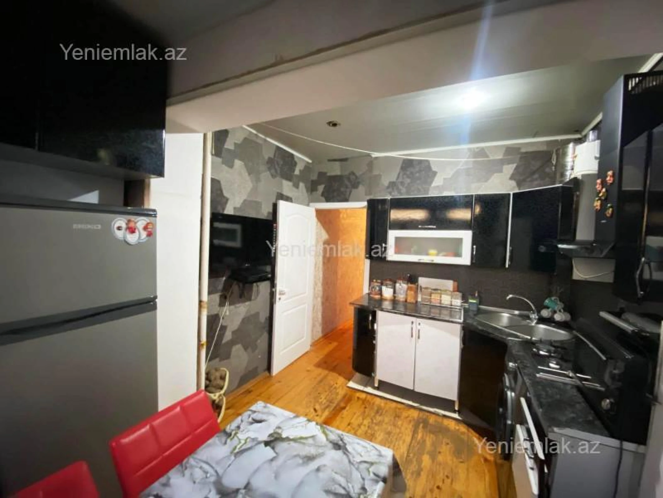 Satılır 2 otaqlı köhnə tikili 60 m²