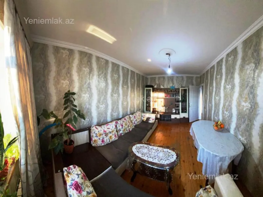 Satılır 2 otaqlı köhnə tikili 60 m²