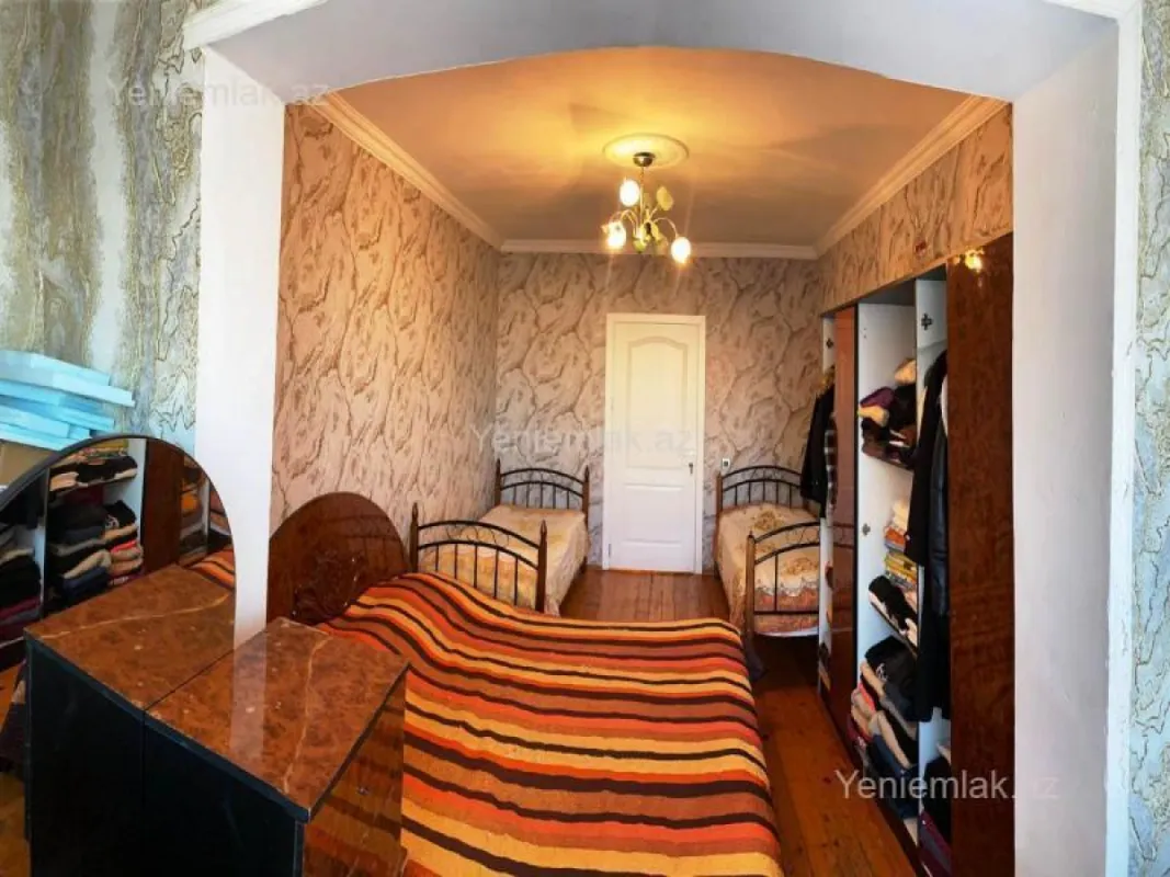 Satılır 2 otaqlı köhnə tikili 60 m²