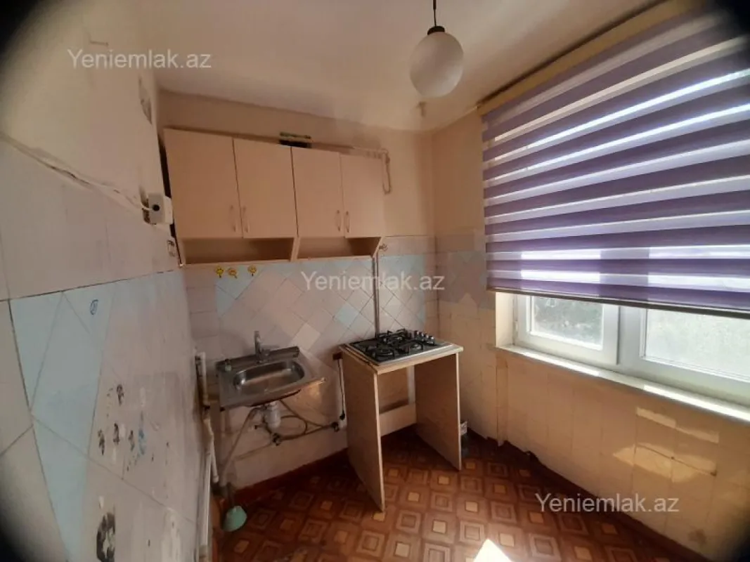 Satılır 3 otaqlı köhnə tikili 75 m²