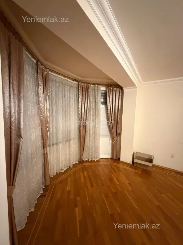 Satılır 4 otaqlı yeni tikili 165 m²
