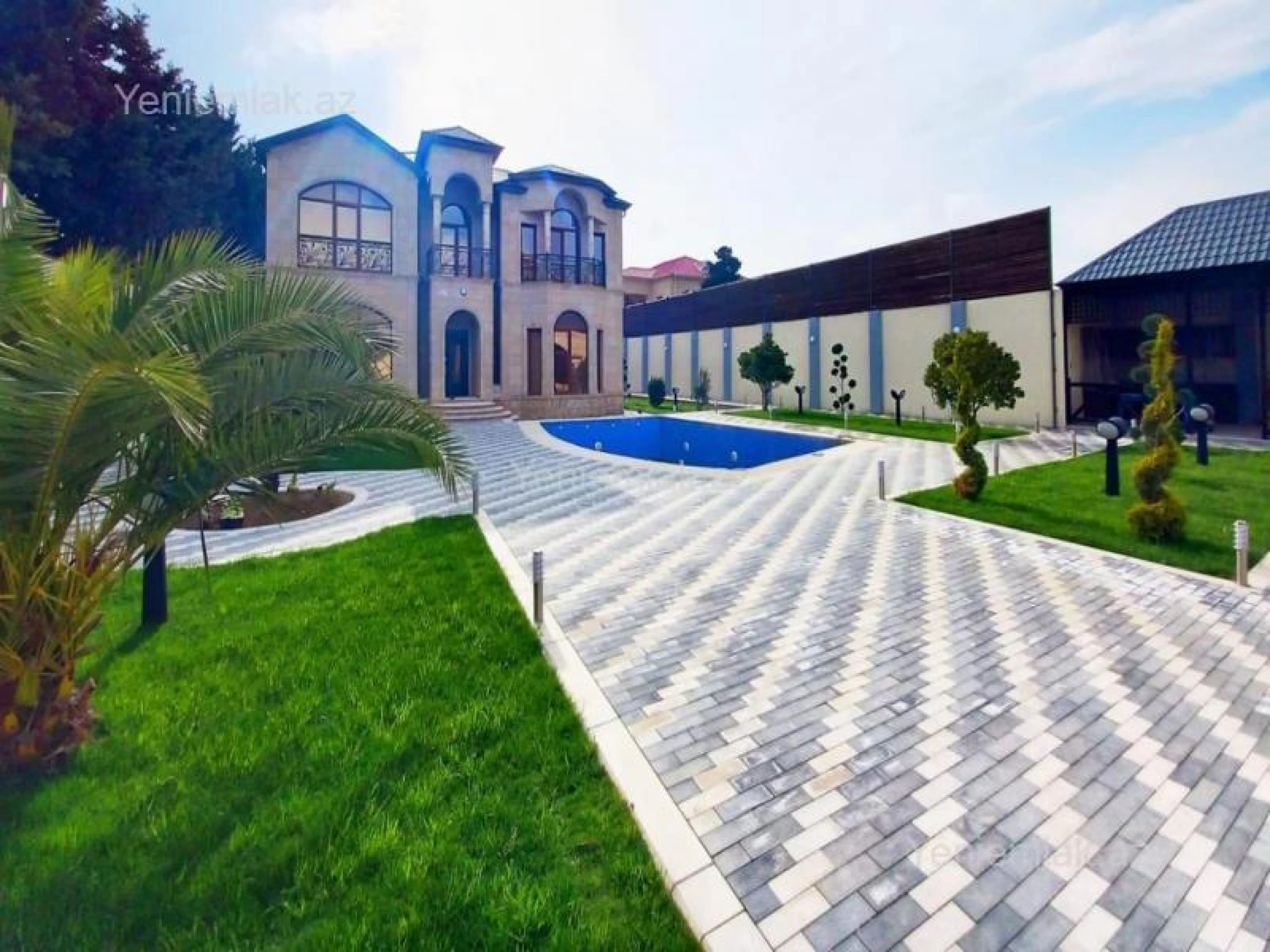 Satılır 7 otaqlı həyət evi 354 m²