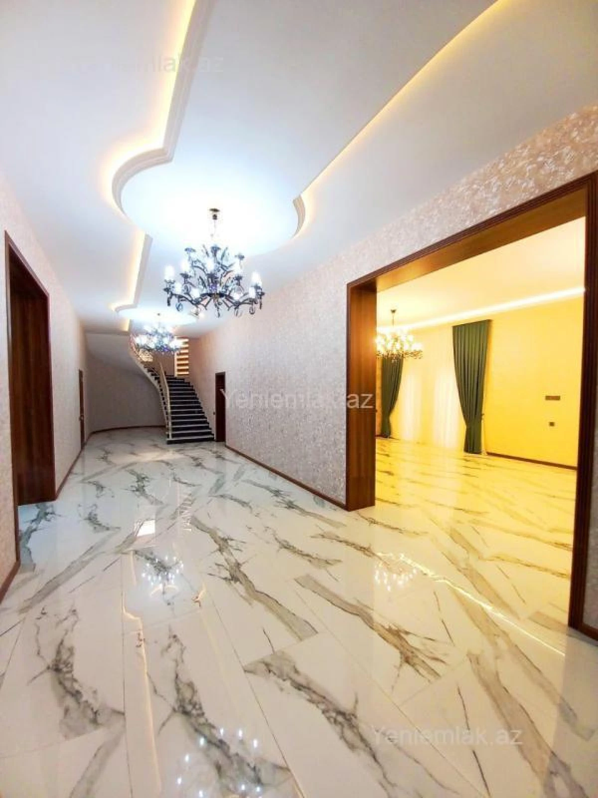 Satılır 7 otaqlı həyət evi 354 m²