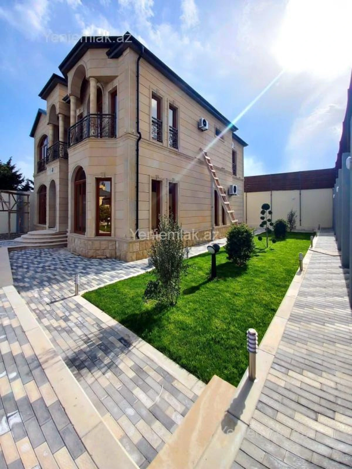 Satılır 7 otaqlı həyət evi 354 m²