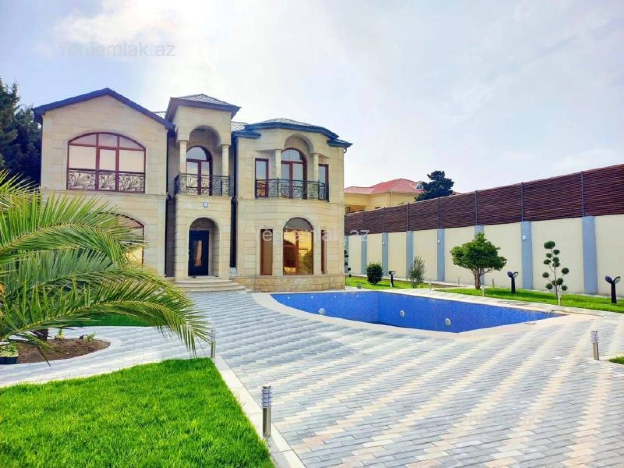 Satılır 7 otaqlı həyət evi 354 m²