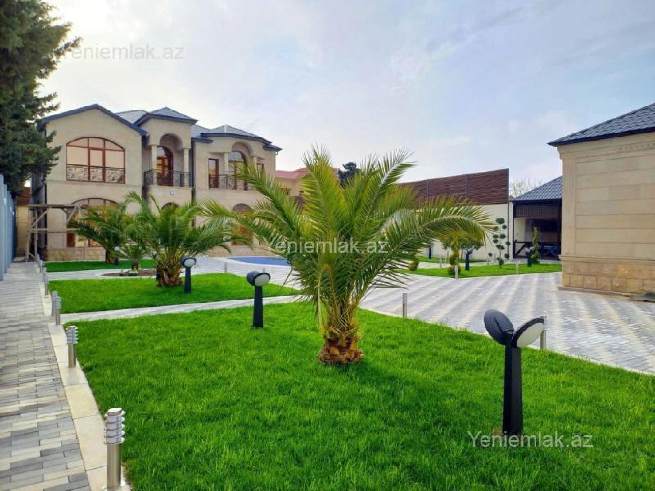 Satılır 7 otaqlı həyət evi 354 m²