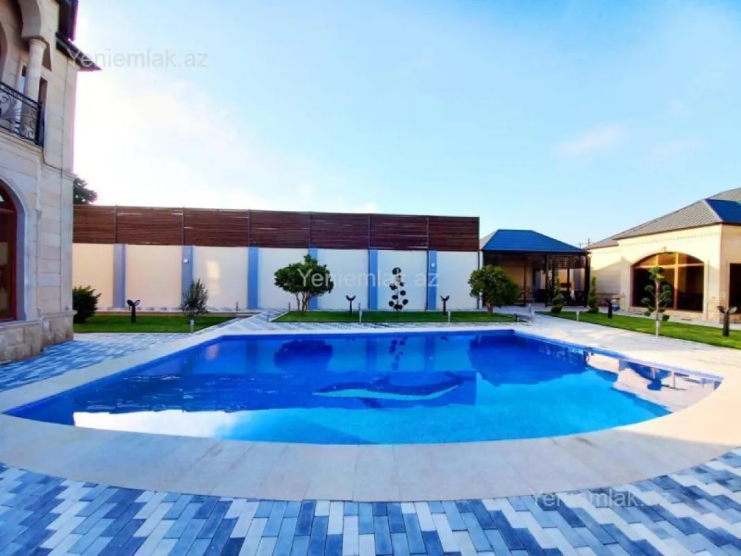 Satılır 7 otaqlı həyət evi 354 m²
