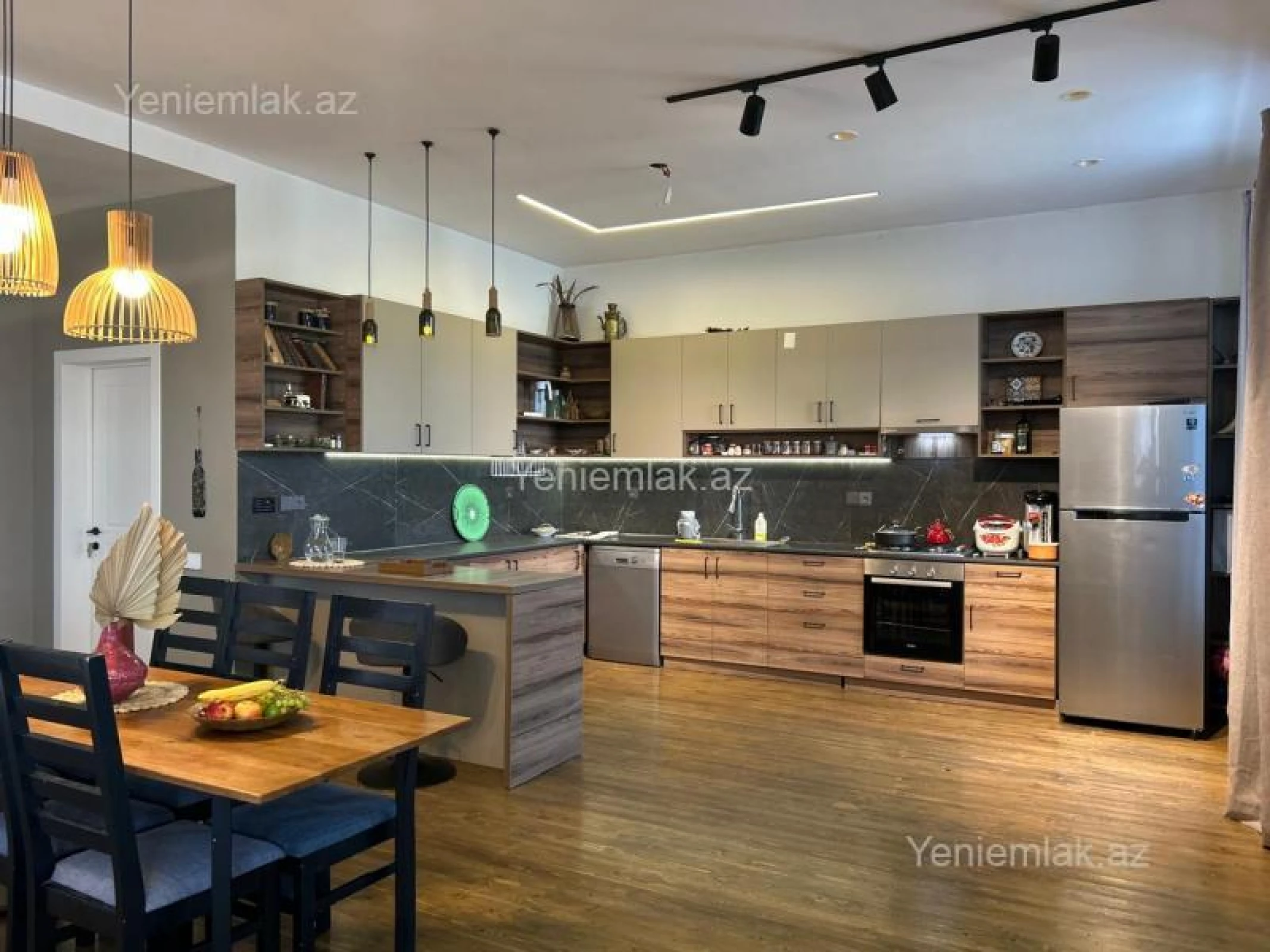 Satılır 5 otaqlı həyət evi 140 m²