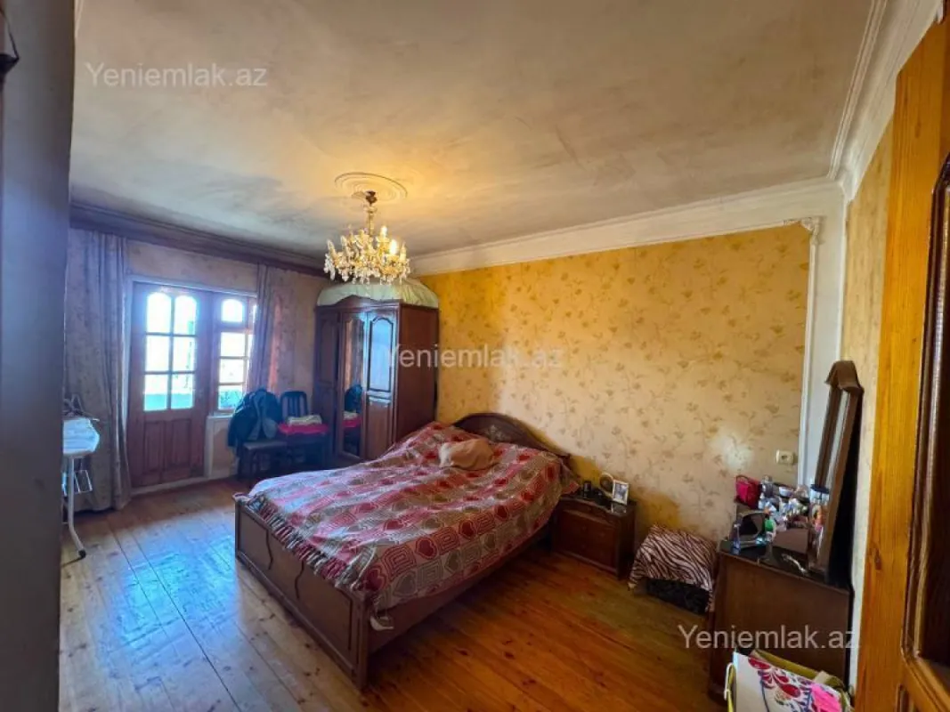 Satılır 3 otaqlı köhnə tikili 90 m²
