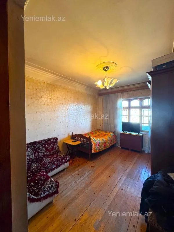 Satılır 3 otaqlı köhnə tikili 90 m²