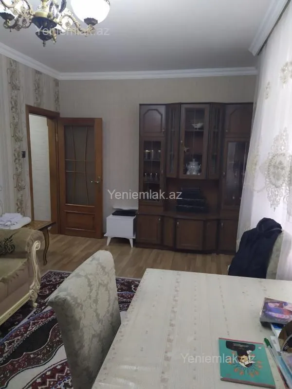 Satılır 4 otaqlı köhnə tikili 85 m²