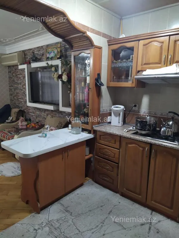 Satılır 4 otaqlı köhnə tikili 85 m²