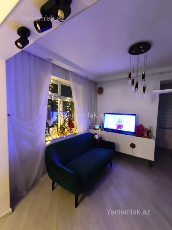 Satılır 2 otaqlı köhnə tikili 67 m²