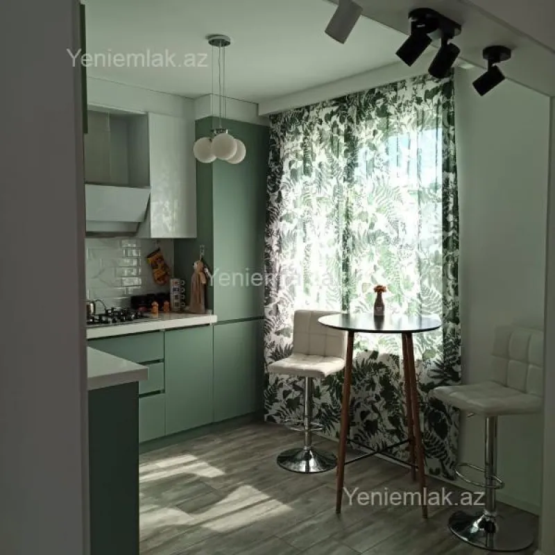 Satılır 2 otaqlı köhnə tikili 67 m²