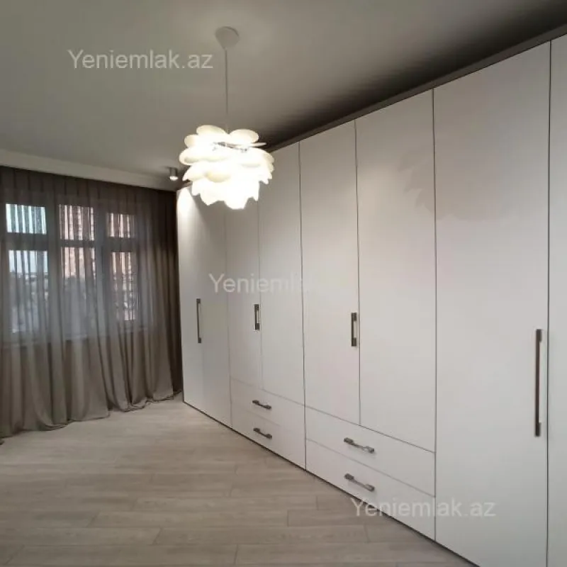 Satılır 2 otaqlı köhnə tikili 67 m²