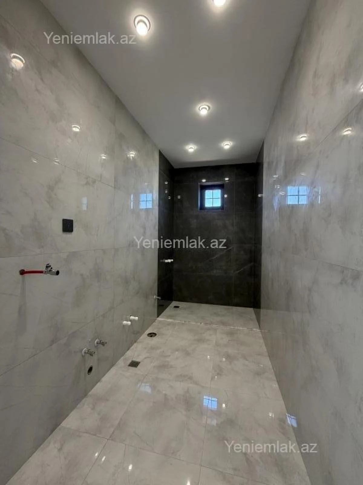 Satılır 5 otaqlı həyət evi 180 m²