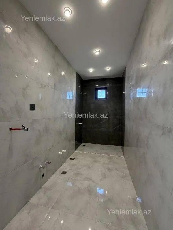 Satılır 5 otaqlı həyət evi 180 m²