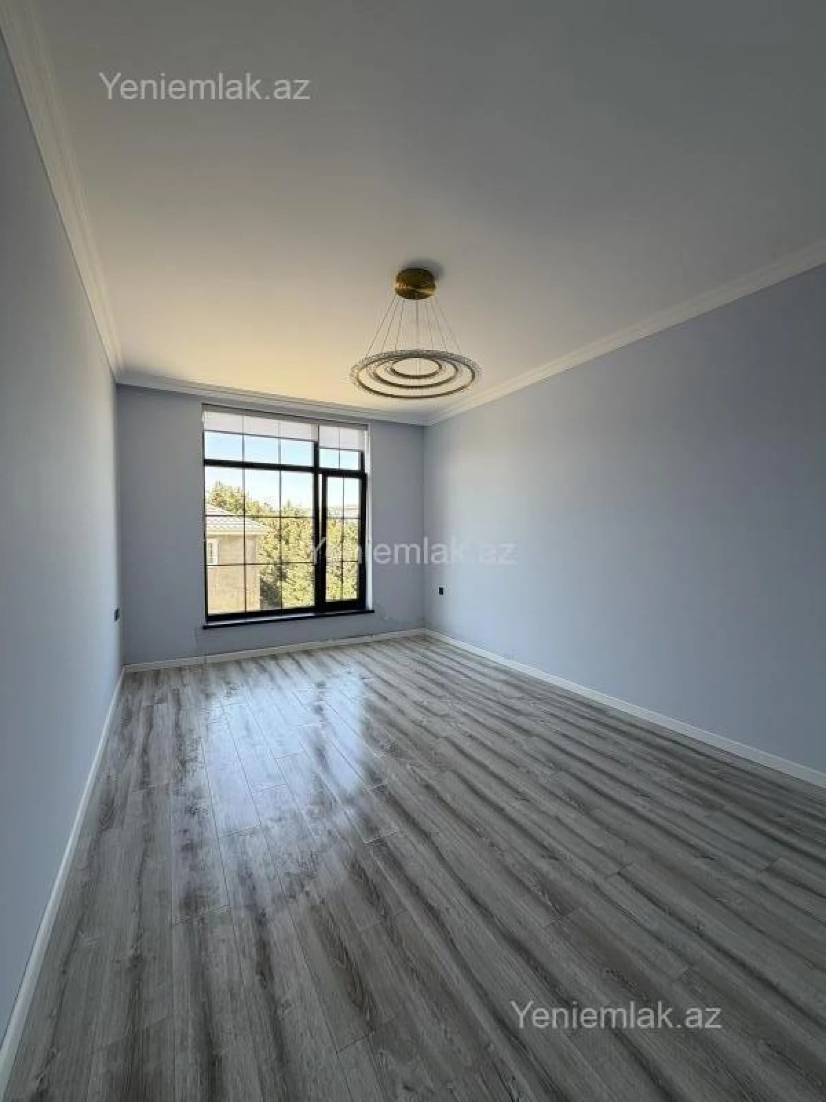 Satılır 5 otaqlı həyət evi 180 m²