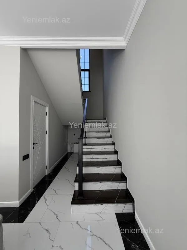 Satılır 5 otaqlı həyət evi 180 m²