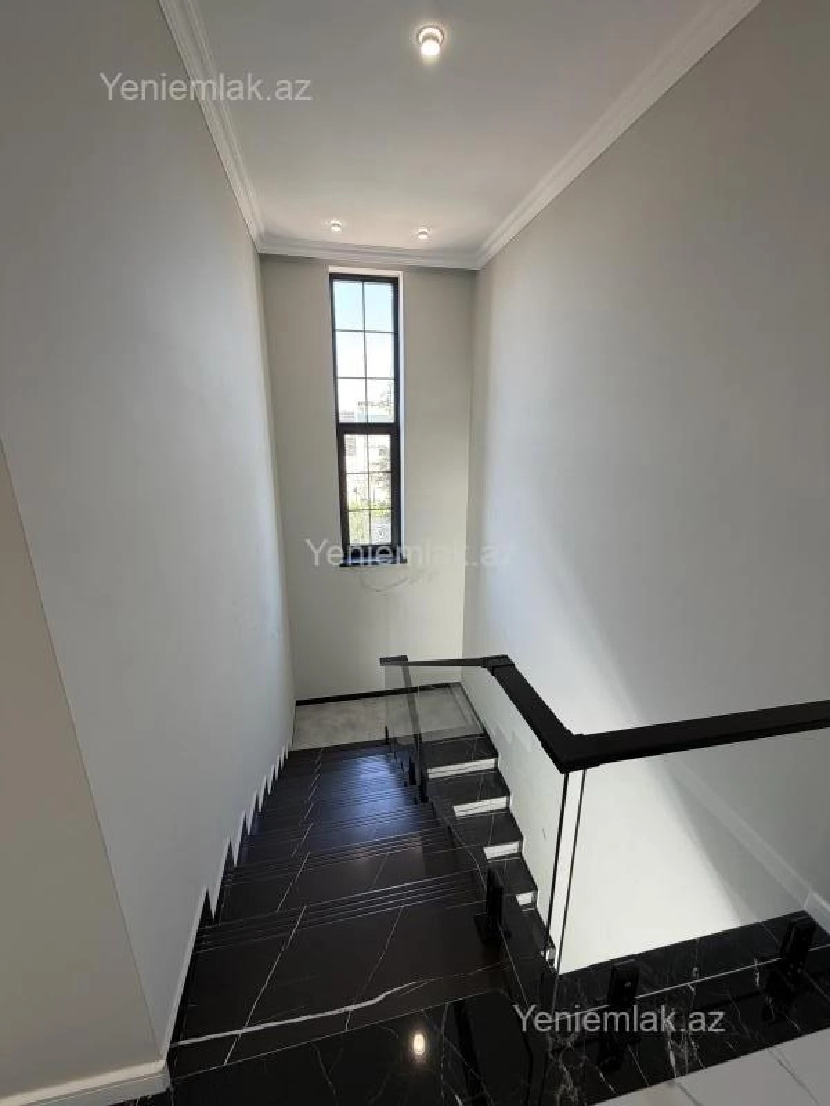 Satılır 5 otaqlı həyət evi 180 m²