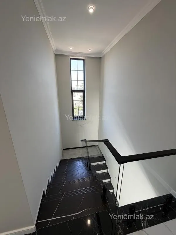Satılır 5 otaqlı həyət evi 180 m²