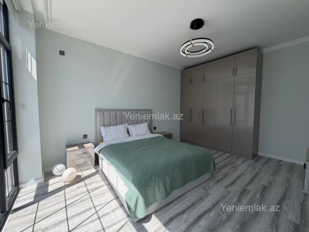 Satılır 5 otaqlı həyət evi 180 m²