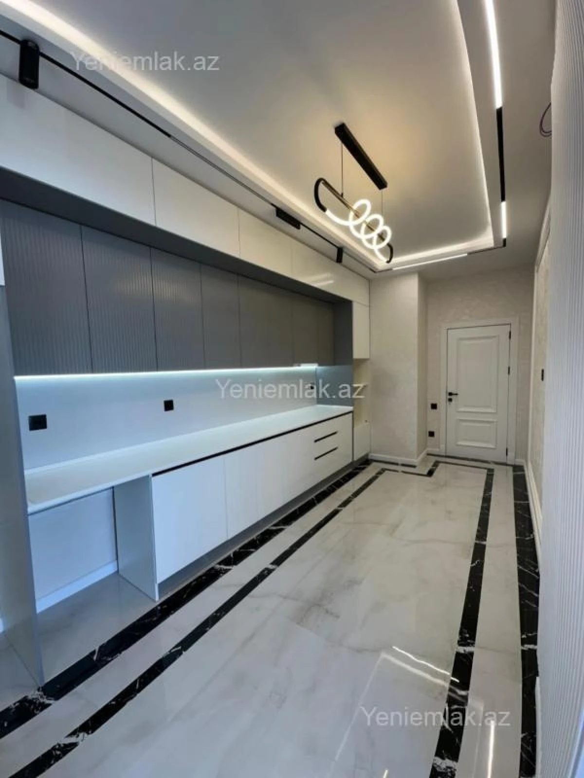 Satılır 3 otaqlı yeni tikili 135 m²