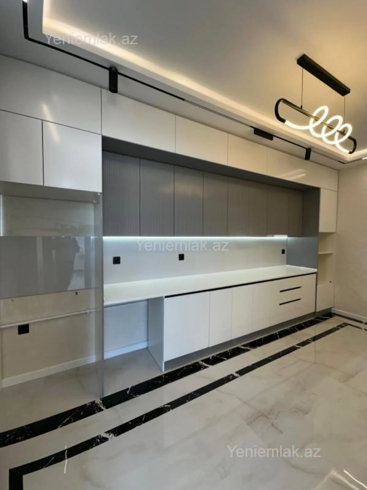 Satılır 3 otaqlı yeni tikili 135 m²