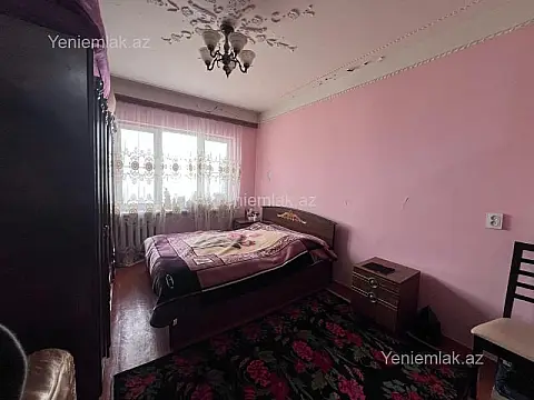 Satılır 4 otaqlı köhnə tikili 110 m²