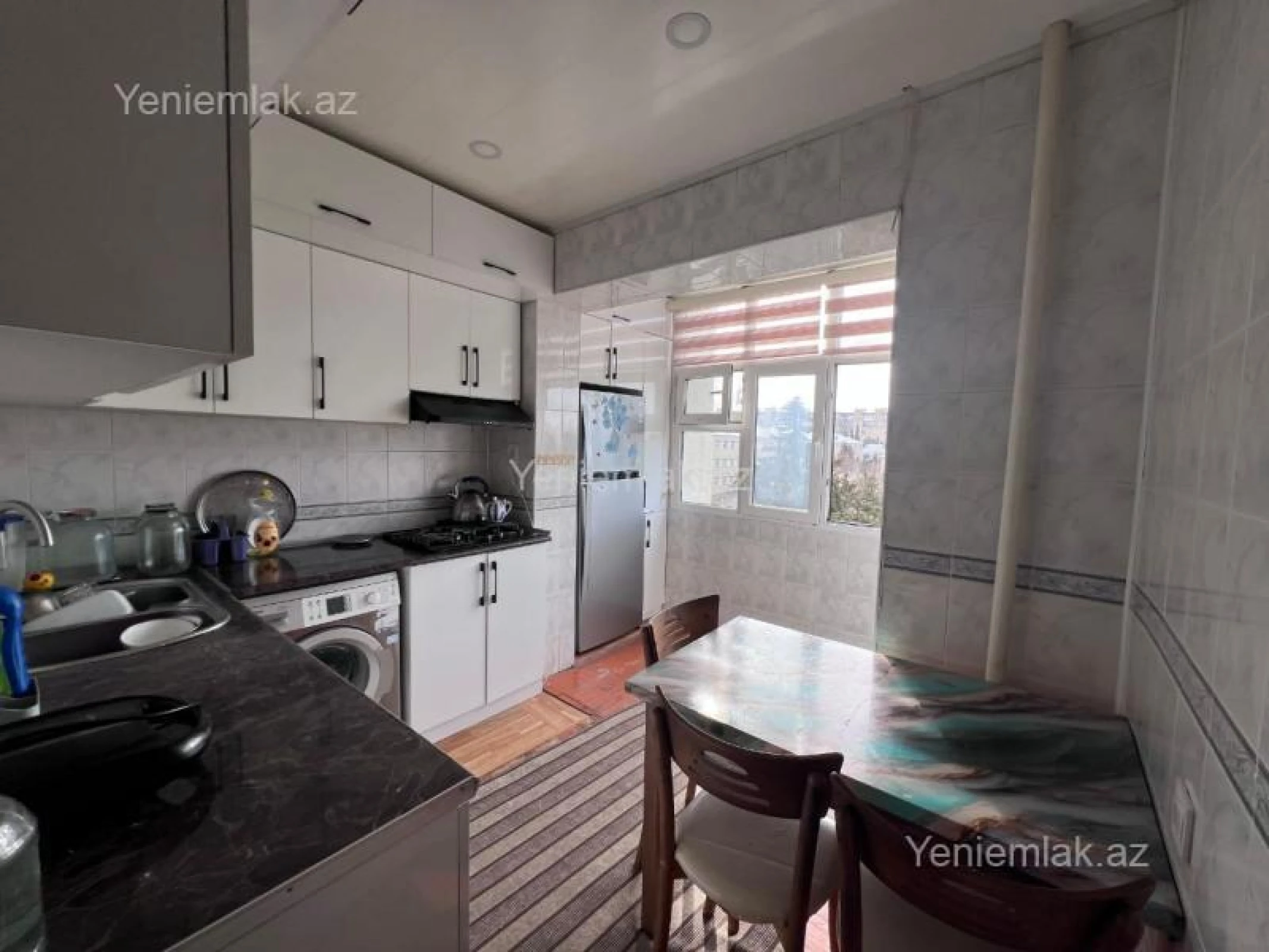 Satılır 4 otaqlı köhnə tikili 110 m²