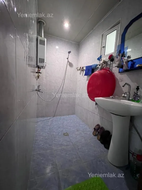 Satılır 4 otaqlı köhnə tikili 110 m²