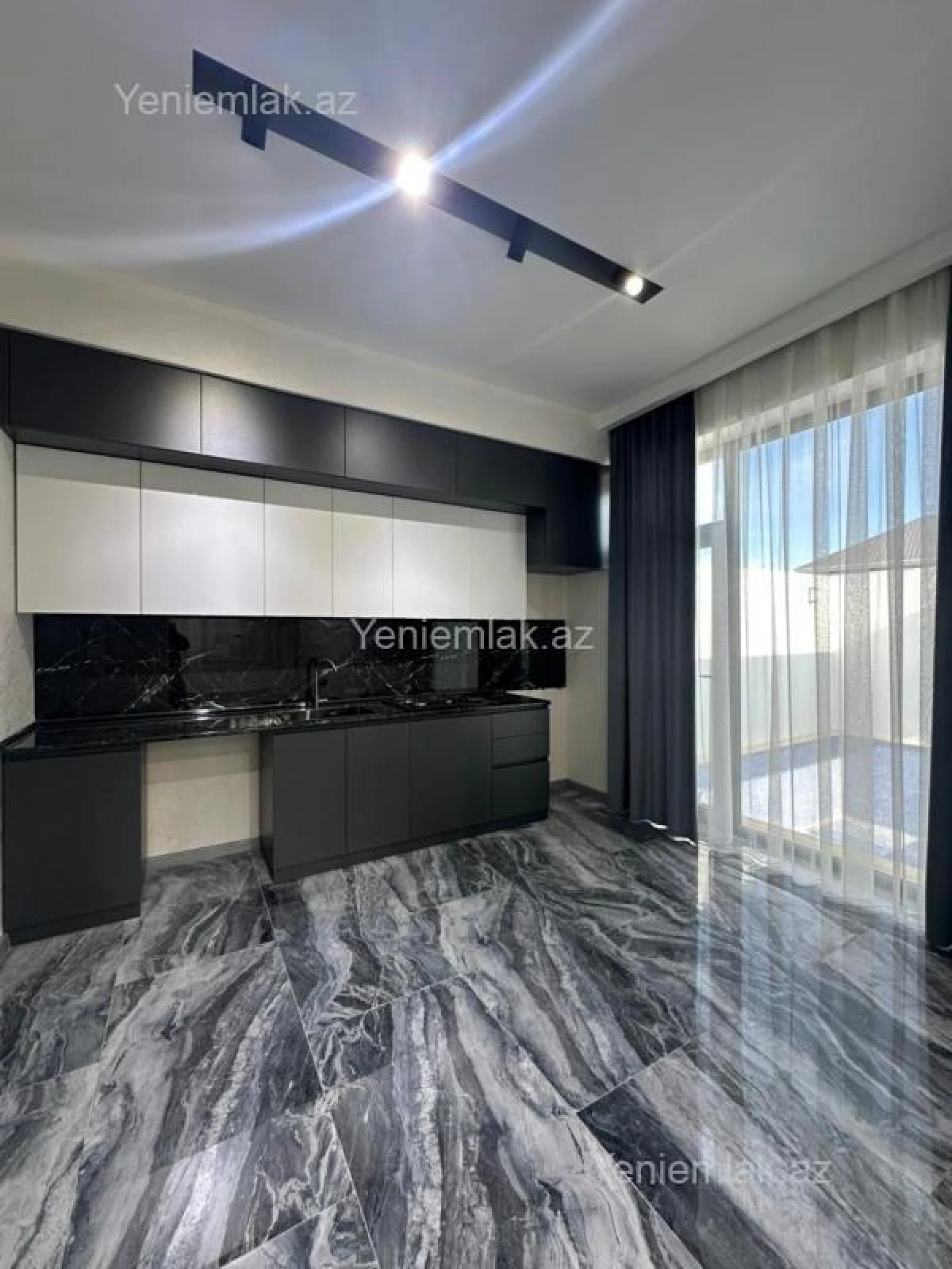 Satılır 4 otaqlı həyət evi 140 m²